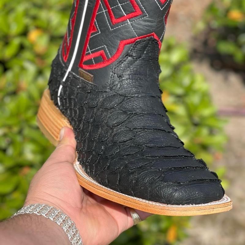 MENS BLACK JUMBO SCALE WESTERN BOOT