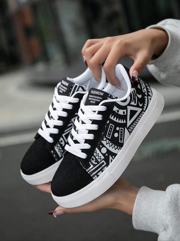 Women's Fashionable Random Patchwork Pattern Lace Up Low Top Sneakers, 1 Pair Casual Comfortable Round Toe Sports Shoes, Female All-match Skate Shoes for Daily Wear