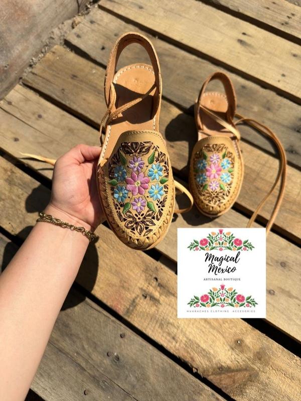 Huarache Sandals lace up embroidered  Mexican huarache for women  huarache artesanal de mujer  boho hippie sandals  Mexican sandals women