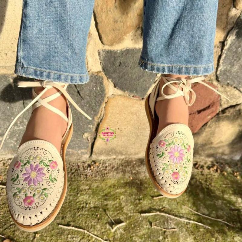 Rosaura Natural- Embroidered Lace Up Huaraches