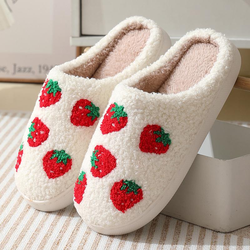 Women Slippers Cute Pattern Big Heart Strawberry Warm Soft Bedroom Shoes Fuzzy Closed Toe Sandals Non Slip House Bedroom Slippers Winter Indoor Outdoor Slipper